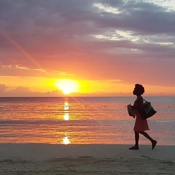 Meet your Posher, Dawn - Picture 1 of 1